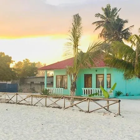 Minazi Beach Bungalows Hotel